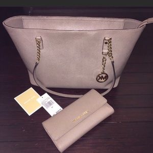 Michael Kors Jet set Tote and wallet💋